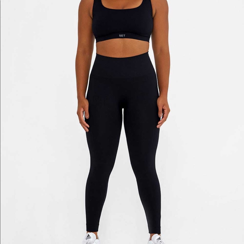 Set Active- SCULPTFLEX® LEGGINGS in Onyx